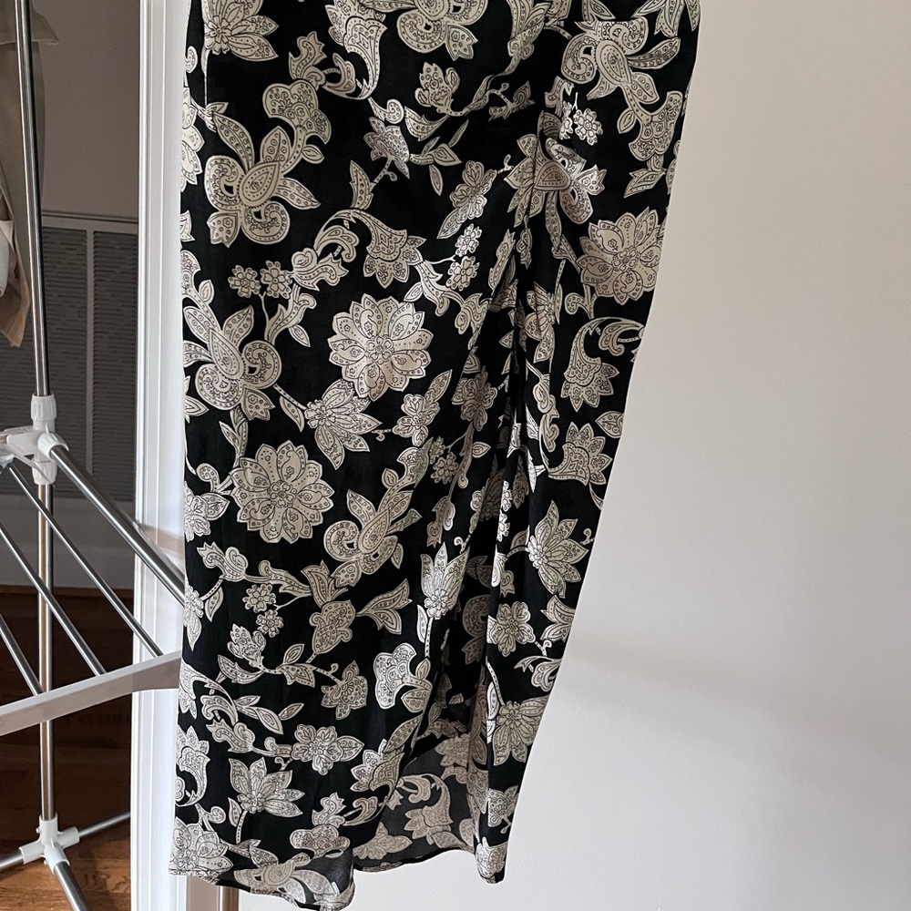 ZARA BLACK AND CREAM FLORAL PRINT ASYMMETRICAL MIDI SKIRT /Size XS - Picture 9 of 11